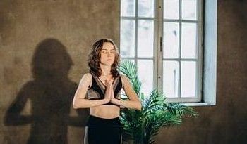 Mitos sobre el yoga que te alejan de Dios