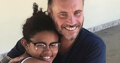 El cantante Nek misionero de una favela en Brasil