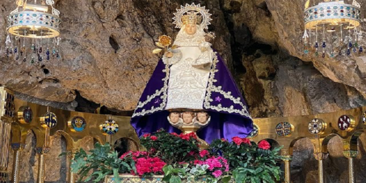 Coronilla por España a La Santísima, Virgen de Covadonga